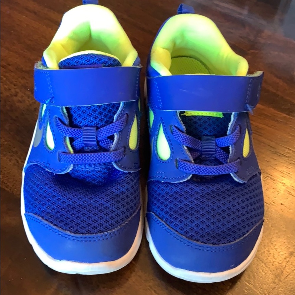 NIKE Free 5 tennis shoes